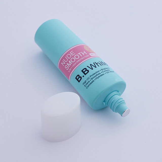 Tubo de pl&aacute;stico macio de pl&aacute;stico para creme para as m&atilde;os com protetor solar vazio