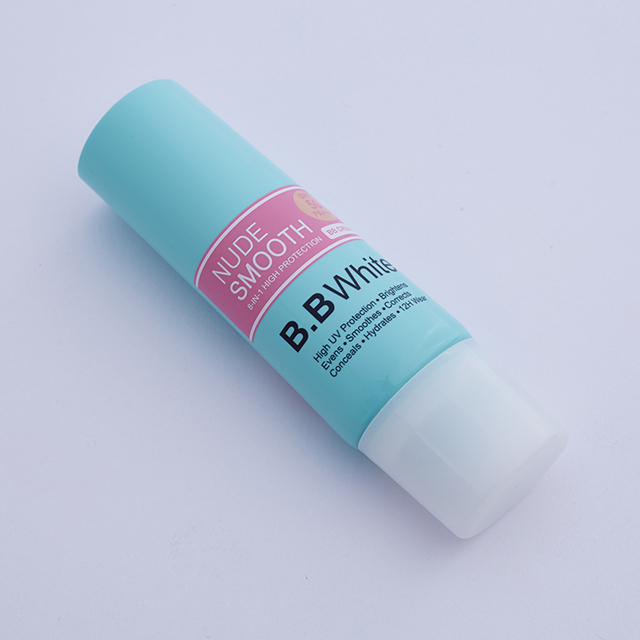 Tubo de pl&aacute;stico macio de pl&aacute;stico para creme para as m&atilde;os com protetor solar vazio